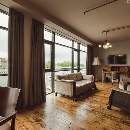 Promenade Hotel